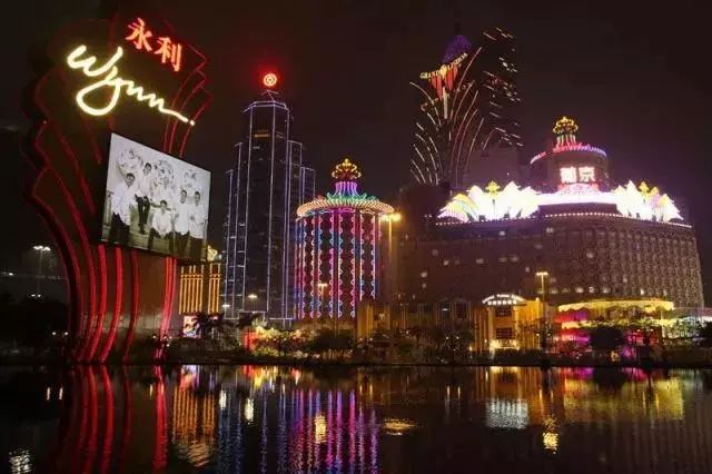 2025新澳门正版免费大全,关于澳门博彩业的发展与监管，探索澳门博彩业未来的新篇章（2025新澳门正版免费大全）